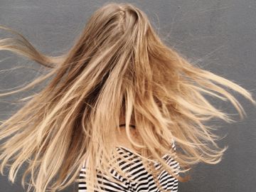 Способ применения пудры для осветления волос
