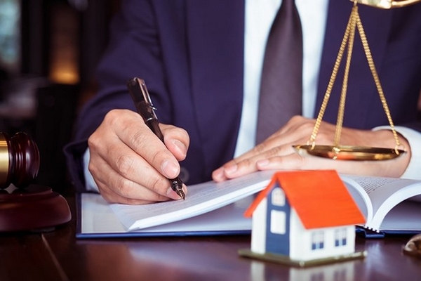 Зачем нужен адвокат по недвижимости?
