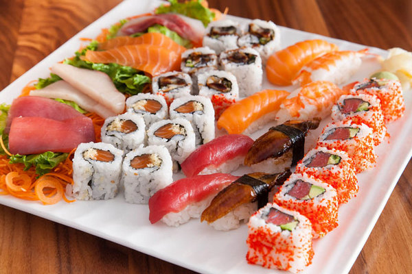 Какие напитки и дополнительные блюда заказать к суши?