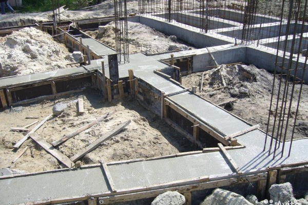 Особенности заливки бетона при проведении фундаментных работ
