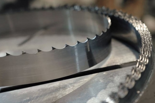 Ленточные полотна по дереву: особенности и выбор