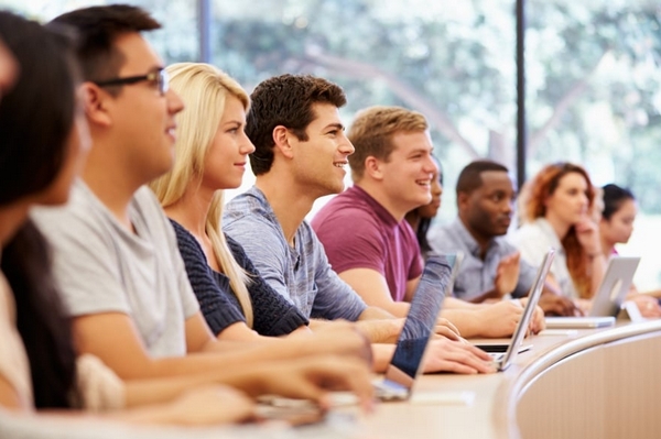 Вища освіта за кордоном: переваги та перспективи