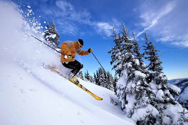 Отличные горные лыжи для вашего незабываемого отдыха этой зимой!